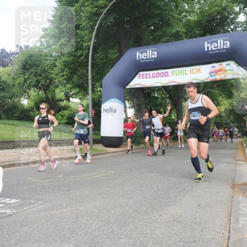 29.06.2025 - hella hamburg halbmarathon KatJ http://msf.ph/oto/8290411 29.06.2025 10:42:01 Zwischen KM18-KM19 1193, 2448, 4231, 4897, 6355, 6356, 8223 meine-sportfotos.de