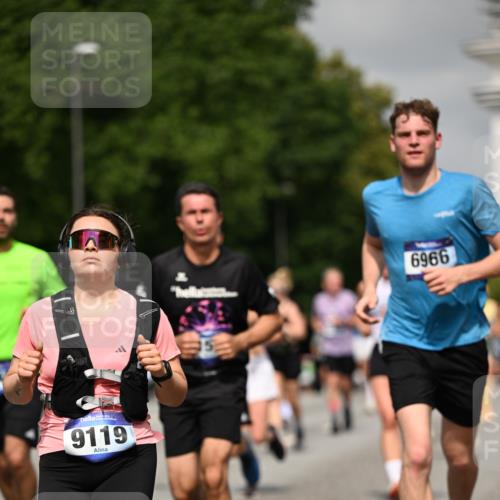 29.06.2025 - hella hamburg halbmarathon Dr. Thomas Lammeyer http://msf.ph/oto/8290427 29.06.2025 10:16:03 Kennedybrücke 1062, 1249, 1790, 1850, 3182, 3248, 3262, 3746, 3837, 4453, 4499, 5176, 6822, 6871, 6966, 7370, 7474, 8206, 8207, 9119, 9253, 9254, 9405 meine-sportfotos.de