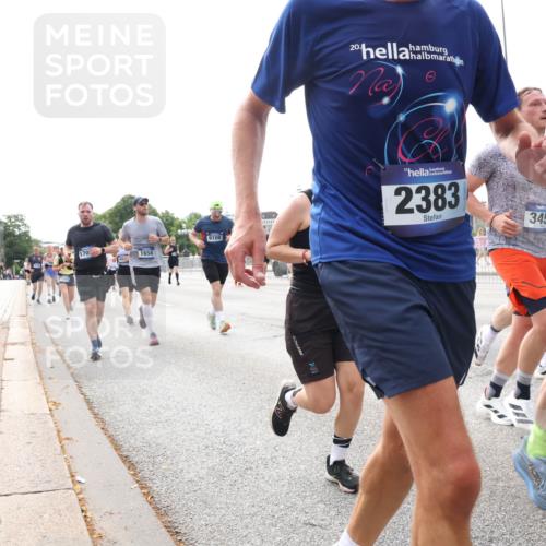 29.06.2025 - hella hamburg halbmarathon Lena Gebhardt http://msf.ph/oto/8290433 29.06.2025 10:21:12 Lombardsbrücke 11, 9108, 170, 1658, 20, 1, 20, 2383, 3453, 1573, 1028, 1266, 1401, 1658, 2271, 2383, 2635, 2815, 2923, 2945, 2956, 2986, 3122, 3161, 3247, 3453, 3813, 3817, 4082, 4350, 4786, 5041, 5061, 5373, 5395, 5493, 5767, 6103, 6275, 6308, 6608, 6844, 7228, 7375, 7522, 7553, 7608, 7781, 8095, 8113, 8724, 8726, 8844, 8940, 9005, 9011, 9100, 9108, 9236, 9501, 9624, 9981, 10050, 10350, 10374, 10585, 10602, 11145, 11698, 12175, 12694, 12844, 13057, 13508 meine-sportfotos.de