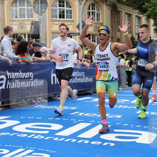 29.06.2025 - hella hamburg halbmarathon Strokosch-Dieckow http://msf.ph/oto/8290446 29.06.2025 10:49:53 Ziel 2540, 3692, 3852, 4017, 5460, 7100, 7657, 8454, 8455, 9126, 9200, 9213, 9491, 9597, 11975, 12271, 12527, 12733, 13225, 13463, 13758, 16716, 16732, 16800, 16887, 19109, 19112, 19122 meine-sportfotos.de