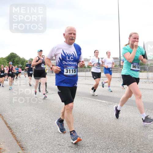 29.06.2025 - hella hamburg halbmarathon Lena Gebhardt http://msf.ph/oto/8290450 29.06.2025 10:55:45 Lombardsbrücke 3244, 187, 3115, 15081, 9614, 1616, 1873, 1917, 2793, 3101, 3115, 3157, 3244, 3268, 3577, 4265, 4470, 4473, 4628, 4896, 5040, 5220, 5222, 5306, 5483, 5487, 5575, 5994, 6055, 6056, 6113, 6257, 6494, 6594, 7516, 7548, 7616, 7680, 7969, 8110, 8527, 8532, 8533, 8626, 8648, 9548, 9614, 9618, 9838, 9857, 9858, 9861, 9865, 9956, 10094, 10436, 10438, 10449, 10559, 10593, 10640, 10885, 11109, 11903, 11962, 11963, 12695, 12902, 13230, 14727, 15152, 16385 meine-sportfotos.de