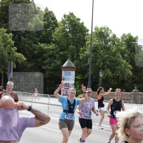 29.06.2025 - hella hamburg halbmarathon Jannik Wohlers http://msf.ph/oto/8290460 29.06.2025 10:36:11 Lombardsbrücke 1224, 1948, 2124, 2588, 3398, 3428, 4084, 5012, 5540, 5747, 6156, 6190, 6667, 7632, 8530, 8945, 9115, 9117, 9500, 9694, 9701, 9918, 10024, 10112, 10984, 11541, 11637, 12493, 12605, 12770, 12775, 13092, 13265, 13266, 13445, 13704, 13902, 13903, 15077, 15568, 15707, 15805, 16228, 16239, 16977, 17018, 17156, 17807, 18152, 18174, 18226, 18488, 18644, 18646, 18918, 18929 meine-sportfotos.de