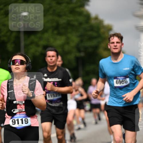 29.06.2025 - hella hamburg halbmarathon Dr. Thomas Lammeyer http://msf.ph/oto/8290461 29.06.2025 10:16:03 Kennedybrücke 1062, 1249, 1790, 1850, 3182, 3248, 3262, 3746, 3837, 4453, 4499, 5176, 6822, 6871, 6966, 7370, 7474, 8206, 8207, 9119, 9253, 9254, 9405 meine-sportfotos.de