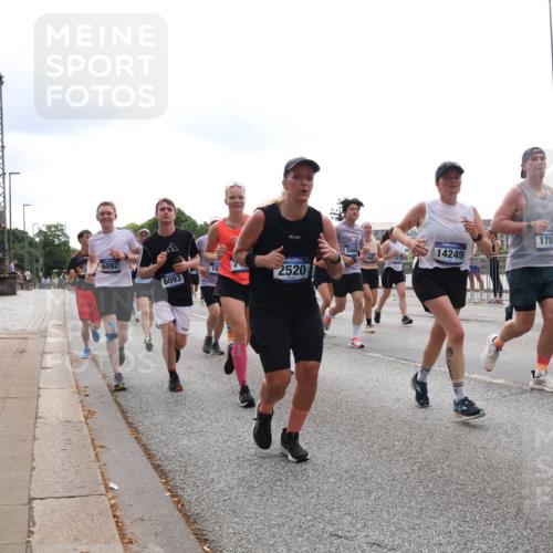 29.06.2025 - hella hamburg halbmarathon Lena Gebhardt http://msf.ph/oto/8290471 29.06.2025 10:36:17 Lombardsbrücke 6092, 10, 6093, 1780, 5666, 14249, 2520, 1008, 1010, 1036, 1102, 1183, 1224, 1775, 1780, 1835, 2124, 2352, 2520, 2827, 2870, 3398, 3401, 3404, 3428, 3598, 3699, 3741, 3877, 3990, 4245, 4326, 4413, 4442, 4798, 4937, 5012, 5246, 5427, 5540, 5573, 5666, 5747, 5809, 5919, 6092, 6093, 6184, 6190, 6417, 6667, 6845, 6896, 7086, 7111, 7140, 7275, 7575, 7576, 7632, 8356, 8498, 8530, 8581, 8945, 8947, 9115, 9117, 9229, 9432, 17807 meine-sportfotos.de