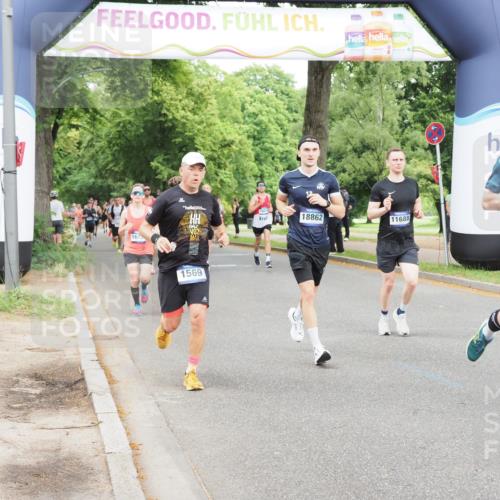29.06.2025 - hella hamburg halbmarathon MichiJ http://msf.ph/oto/8290476 29.06.2025 10:33:28 Zwischen KM18-KM19 1424, 1569, 3785, 4270, 4997, 7709, 9159, 9585, 11291, 11688, 12643, 15651, 18862 meine-sportfotos.de