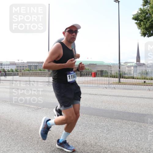 29.06.2025 - hella hamburg halbmarathon Lena Gebhardt http://msf.ph/oto/8290478 29.06.2025 10:11:51 Lombardsbrücke 1328, 1531, 1790, 1866, 1992, 3363, 4227, 5379, 5605, 7571, 8115, 8807, 8810, 9191, 9428, 10042, 10372, 10409, 10428, 11321, 11507, 11525, 11537, 11581, 11755, 11917, 12473, 13171, 13177, 13203, 13542, 13939, 13958, 14008, 14196, 14384, 15137, 15797, 15945, 16976, 17080, 17638, 17774, 17866, 18261, 18278, 18382, 18395, 18655 meine-sportfotos.de