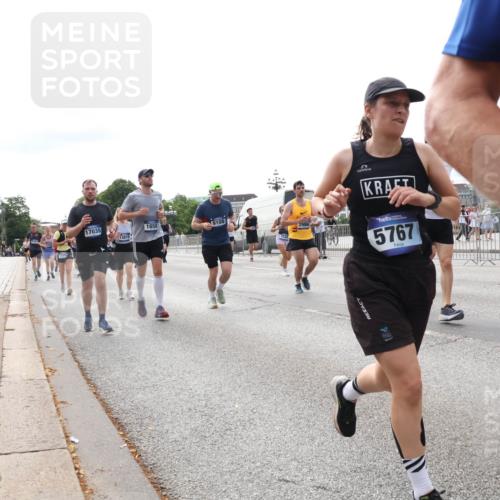 29.06.2025 - hella hamburg halbmarathon Lena Gebhardt http://msf.ph/oto/8290486 29.06.2025 10:21:13 Lombardsbrücke 17035, 1658, 9108, 2986, 5767, 1028, 1266, 1401, 1658, 2271, 2383, 2635, 2815, 2923, 2945, 2956, 2986, 3122, 3161, 3247, 3453, 3813, 3817, 3825, 3826, 4082, 4350, 4786, 5041, 5061, 5373, 5395, 5493, 5767, 6103, 6275, 6308, 6608, 6844, 7228, 7375, 7522, 7553, 7608, 7781, 8095, 8113, 8724, 8726, 8844, 8940, 9005, 9011, 9100, 9108, 9236, 9499, 9501, 9624, 9981, 10050, 10350, 10374, 10585, 10602, 11145, 11698, 12175, 12694, 12844, 13057, 13508 meine-sportfotos.de