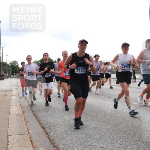 29.06.2025 - hella hamburg halbmarathon Lena Gebhardt http://msf.ph/oto/8290504 29.06.2025 10:36:17 Lombardsbrücke 6092, 6093, 7140, 2520, 14249, 1780, 1008, 1010, 1036, 1102, 1183, 1224, 1775, 1780, 1835, 2124, 2352, 2520, 2827, 2870, 3398, 3401, 3404, 3428, 3598, 3699, 3741, 3877, 3990, 4245, 4326, 4413, 4442, 4798, 4937, 5012, 5246, 5427, 5540, 5573, 5666, 5747, 5809, 5919, 6092, 6093, 6184, 6190, 6417, 6667, 6845, 6896, 7086, 7111, 7140, 7275, 7575, 7576, 7632, 8356, 8498, 8530, 8581, 8945, 8947, 9115, 9117, 9229, 9432, 17807 meine-sportfotos.de