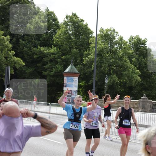 29.06.2025 - hella hamburg halbmarathon Jannik Wohlers http://msf.ph/oto/8290515 29.06.2025 10:36:11 Lombardsbrücke 1224, 1948, 2124, 2588, 3398, 3428, 4084, 5012, 5540, 5747, 6156, 6190, 6667, 7632, 8530, 8945, 9115, 9117, 9500, 9694, 9701, 9918, 10024, 10112, 10984, 11541, 11637, 12493, 12605, 12770, 12775, 13092, 13265, 13266, 13445, 13704, 13902, 13903, 15077, 15568, 15707, 15805, 16228, 16239, 16977, 17018, 17156, 17807, 18152, 18174, 18226, 18488, 18644, 18646, 18918, 18929 meine-sportfotos.de