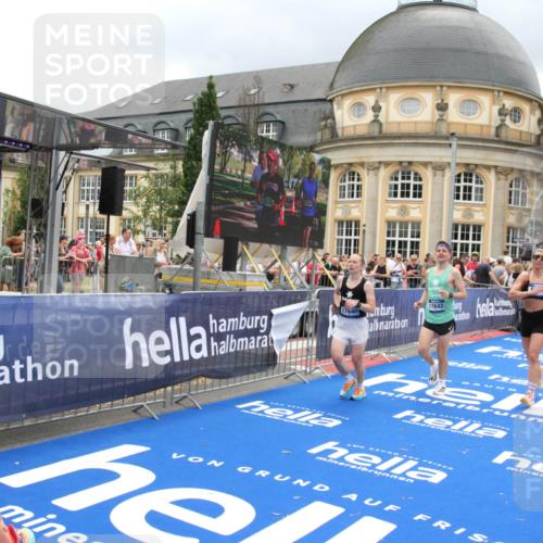 29.06.2025 - hella hamburg halbmarathon Michael Strokosch http://msf.ph/oto/8290517 29.06.2025 10:56:11 Ziel 1180, 3058, 4594, 4813, 5492, 5570, 7594, 8330, 8639, 9907, 12545, 14363, 17640, 17642, 18212 meine-sportfotos.de