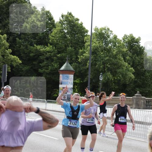 29.06.2025 - hella hamburg halbmarathon Jannik Wohlers http://msf.ph/oto/8290565 29.06.2025 10:36:11 Lombardsbrücke 1224, 1948, 2124, 2588, 3398, 3428, 4084, 5012, 5540, 5747, 6156, 6190, 6667, 7632, 8530, 8945, 9115, 9117, 9500, 9694, 9701, 9918, 10024, 10112, 10984, 11541, 11637, 12493, 12605, 12770, 12775, 13092, 13265, 13266, 13445, 13704, 13902, 13903, 15077, 15568, 15707, 15805, 16228, 16239, 16977, 17018, 17156, 17807, 18152, 18174, 18226, 18488, 18644, 18646, 18918, 18929 meine-sportfotos.de