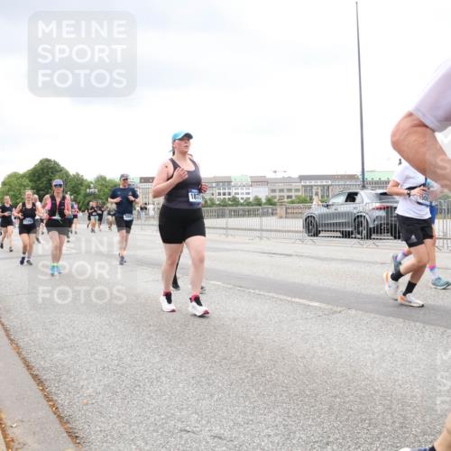 29.06.2025 - hella hamburg halbmarathon Lena Gebhardt http://msf.ph/oto/8290581 29.06.2025 10:55:46 Lombardsbrücke 17392, 1873, 1616, 1873, 1917, 2793, 3101, 3115, 3157, 3244, 3268, 3577, 4265, 4470, 4473, 4628, 4896, 5040, 5220, 5222, 5306, 5483, 5487, 5575, 5994, 6055, 6056, 6113, 6257, 6494, 6594, 7516, 7548, 7616, 7680, 7969, 8110, 8527, 8532, 8533, 8626, 8648, 9548, 9614, 9618, 9838, 9857, 9858, 9861, 9865, 9956, 10094, 10436, 10438, 10449, 10559, 10593, 10640, 10885, 11109, 11903, 11962, 11963, 12695, 12902, 13230, 14727, 15152, 16385 meine-sportfotos.de