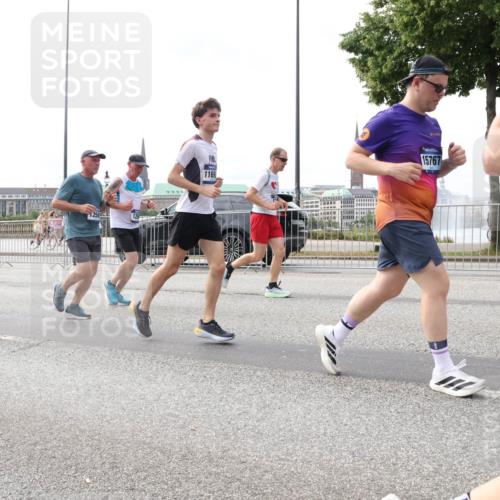 29.06.2025 - hella hamburg halbmarathon Lena Gebhardt http://msf.ph/oto/8290603 29.06.2025 10:21:13 Lombardsbrücke 298, 1256, 126, 1169, 15767, 1028, 1266, 1401, 1658, 2271, 2383, 2635, 2815, 2923, 2945, 2956, 2986, 3122, 3161, 3247, 3453, 3813, 3817, 3825, 3826, 4082, 4350, 4786, 5041, 5061, 5373, 5395, 5493, 5767, 6103, 6275, 6308, 6608, 6844, 7228, 7375, 7522, 7553, 7608, 7781, 8095, 8113, 8724, 8726, 8844, 8940, 9005, 9011, 9100, 9108, 9236, 9499, 9501, 9624, 9981, 10050, 10350, 10374, 10585, 10602, 11145, 11698, 12175, 12694, 12844, 13057, 13508 meine-sportfotos.de