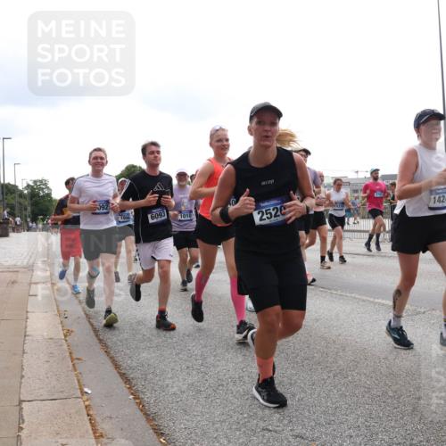 29.06.2025 - hella hamburg halbmarathon Lena Gebhardt http://msf.ph/oto/8290612 29.06.2025 10:36:17 Lombardsbrücke 092, 1008, 6093, 1010, 2520, 15370, 3741, 14249, 5676, 1780, 1008, 1010, 1036, 1102, 1183, 1224, 1775, 1780, 1835, 2124, 2352, 2520, 2827, 2870, 3398, 3401, 3404, 3428, 3598, 3699, 3741, 3877, 3990, 4245, 4326, 4413, 4442, 4798, 4937, 5012, 5246, 5427, 5540, 5573, 5666, 5747, 5809, 5919, 6092, 6093, 6184, 6190, 6417, 6667, 6845, 6896, 7086, 7111, 7140, 7275, 7575, 7576, 7632, 8356, 8498, 8530, 8581, 8945, 8947, 9115, 9117, 9229, 9432, 17807 meine-sportfotos.de