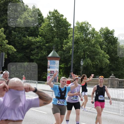 29.06.2025 - hella hamburg halbmarathon Jannik Wohlers http://msf.ph/oto/8290618 29.06.2025 10:36:11 Lombardsbrücke 1224, 1948, 2124, 2588, 3398, 3428, 4084, 5012, 5540, 5747, 6156, 6190, 6667, 7632, 8530, 8945, 9115, 9117, 9500, 9694, 9701, 9918, 10024, 10112, 10984, 11541, 11637, 12493, 12605, 12770, 12775, 13092, 13265, 13266, 13445, 13704, 13902, 13903, 15077, 15568, 15707, 15805, 16228, 16239, 16977, 17018, 17156, 17807, 18152, 18174, 18226, 18488, 18644, 18646, 18918, 18929 meine-sportfotos.de
