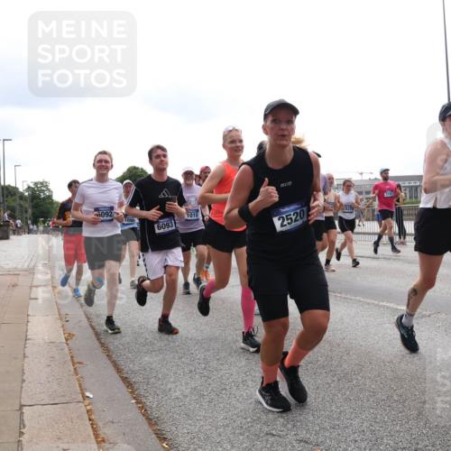 29.06.2025 - hella hamburg halbmarathon Lena Gebhardt http://msf.ph/oto/8290650 29.06.2025 10:36:17 Lombardsbrücke 092, 1008, 1010, 6093, 2520, 3741, 14249, 1780, 1008, 1010, 1036, 1102, 1183, 1224, 1775, 1780, 1835, 2124, 2352, 2520, 2827, 2870, 3398, 3401, 3404, 3428, 3598, 3699, 3741, 3877, 3990, 4245, 4326, 4413, 4442, 4798, 4937, 5012, 5246, 5427, 5540, 5573, 5666, 5747, 5809, 5919, 6092, 6093, 6184, 6190, 6417, 6667, 6845, 6896, 7086, 7111, 7140, 7275, 7575, 7576, 7632, 8356, 8498, 8530, 8581, 8945, 8947, 9115, 9117, 9229, 9432, 17807 meine-sportfotos.de