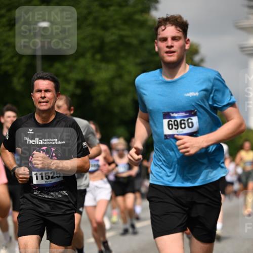 29.06.2025 - hella hamburg halbmarathon Dr. Thomas Lammeyer http://msf.ph/oto/8290677 29.06.2025 10:16:04 Kennedybrücke 1062, 1249, 1790, 1850, 1851, 3182, 3248, 3262, 3746, 3837, 4453, 4499, 5166, 5176, 6822, 6871, 6966, 7370, 7474, 8206, 8207, 9119, 9253, 9254, 9405 meine-sportfotos.de