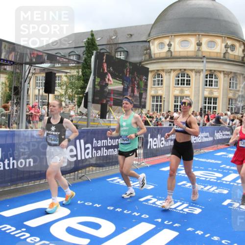 29.06.2025 - hella hamburg halbmarathon Michael Strokosch http://msf.ph/oto/8290691 29.06.2025 10:56:12 Ziel 3058, 4594, 4813, 5492, 5570, 7594, 8330, 8639, 9907, 12545, 14363, 15484, 16113, 16634, 17640, 17642, 18212 meine-sportfotos.de