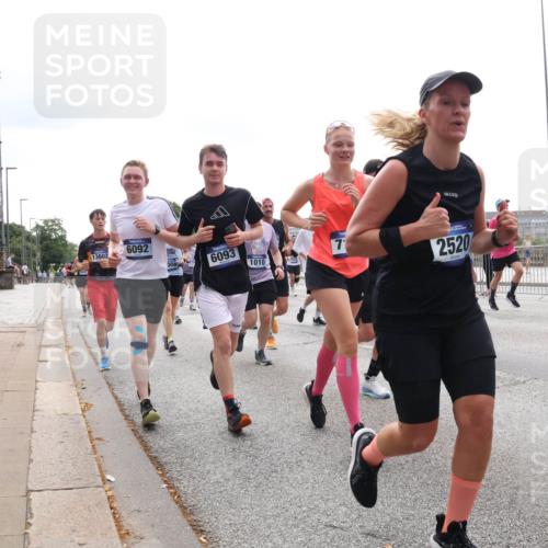 29.06.2025 - hella hamburg halbmarathon Lena Gebhardt http://msf.ph/oto/8290709 29.06.2025 10:36:17 Lombardsbrücke 6092, 13602, 6093, 1010, 2520, 14, 1008, 1010, 1036, 1102, 1183, 1224, 1775, 1780, 1835, 2124, 2352, 2520, 2827, 2870, 3398, 3401, 3404, 3428, 3598, 3699, 3741, 3877, 3990, 4245, 4326, 4413, 4442, 4798, 4937, 5012, 5246, 5427, 5540, 5573, 5666, 5747, 5809, 5919, 6092, 6093, 6184, 6190, 6417, 6667, 6845, 6896, 7086, 7111, 7140, 7275, 7575, 7576, 7632, 8356, 8498, 8530, 8581, 8945, 8947, 9115, 9117, 9229, 9432, 17807 meine-sportfotos.de