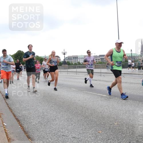 29.06.2025 - hella hamburg halbmarathon Lena Gebhardt http://msf.ph/oto/8290785 29.06.2025 10:46:41 Lombardsbrücke 1073, 1286, 1363, 1371, 1375, 1429, 1465, 1608, 1720, 1837, 1999, 2162, 2211, 2320, 2500, 2556, 2697, 2981, 3277, 3406, 3407, 3469, 3734, 3823, 4119, 4202, 4296, 4342, 4355, 4448, 4604, 5697, 5700, 5796, 5854, 5953, 6068, 6124, 6161, 6740, 7303, 7364, 7368, 7374, 7412, 7767, 7827, 7960, 7983, 8047, 8477, 8486, 8551, 8553, 8684, 8700, 9129, 9337, 9691, 10153, 10230, 11361, 12298, 12333, 12507, 12522, 13969, 14261, 15852, 16882, 16987 meine-sportfotos.de