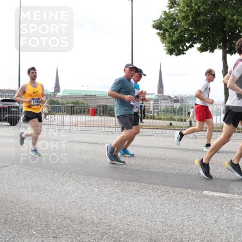 29.06.2025 - hella hamburg halbmarathon Lena Gebhardt http://msf.ph/oto/8290811 29.06.2025 10:21:14 Lombardsbrücke 9108, 2986, 1028, 1266, 1401, 1658, 2271, 2383, 2635, 2815, 2923, 2945, 2956, 2986, 3122, 3161, 3247, 3453, 3813, 3817, 3825, 3826, 4082, 4350, 4786, 5041, 5061, 5373, 5395, 5493, 5767, 6103, 6275, 6308, 6608, 6844, 7228, 7375, 7522, 7553, 7608, 7781, 8095, 8113, 8724, 8726, 8844, 9005, 9011, 9100, 9108, 9236, 9499, 9501, 9624, 9981, 10350, 10374, 10585, 10602, 11145, 11698, 12175, 12694, 12844, 13057, 13508 meine-sportfotos.de
