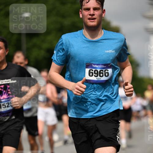 29.06.2025 - hella hamburg halbmarathon Dr. Thomas Lammeyer http://msf.ph/oto/8290818 29.06.2025 10:16:05 Kennedybrücke 1062, 1249, 1790, 1850, 1851, 2963, 2964, 3182, 3248, 3262, 3746, 3837, 4453, 4499, 5166, 5176, 6822, 6871, 6966, 7370, 7474, 8206, 8207, 9119, 9253, 9254, 9405 meine-sportfotos.de