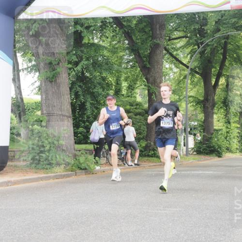 29.06.2025 - hella hamburg halbmarathon KatJ http://msf.ph/oto/8290841 29.06.2025 10:12:41 Zwischen KM18-KM19 35, 52 meine-sportfotos.de