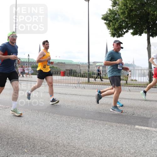 29.06.2025 - hella hamburg halbmarathon Lena Gebhardt http://msf.ph/oto/8290849 29.06.2025 10:21:14 Lombardsbrücke 1658, 19, 1256, 1028, 1266, 1401, 1658, 2271, 2383, 2635, 2815, 2923, 2945, 2956, 2986, 3122, 3161, 3247, 3453, 3813, 3817, 3825, 3826, 4082, 4350, 4786, 5041, 5061, 5373, 5395, 5493, 5767, 6103, 6275, 6308, 6608, 6844, 7228, 7375, 7522, 7553, 7608, 7781, 8095, 8113, 8724, 8726, 8844, 9005, 9011, 9100, 9108, 9236, 9499, 9501, 9624, 9981, 10350, 10374, 10585, 10602, 11145, 11698, 12175, 12694, 12844, 13057, 13508 meine-sportfotos.de