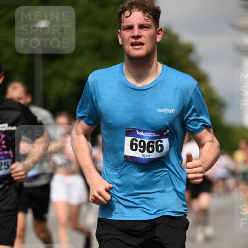 29.06.2025 - hella hamburg halbmarathon Dr. Thomas Lammeyer http://msf.ph/oto/8290864 29.06.2025 10:16:05 Kennedybrücke 1062, 1249, 1790, 1850, 1851, 2963, 2964, 3182, 3248, 3262, 3746, 3837, 4453, 4499, 5166, 5176, 6822, 6871, 6966, 7370, 7474, 8206, 8207, 9119, 9253, 9254, 9405 meine-sportfotos.de