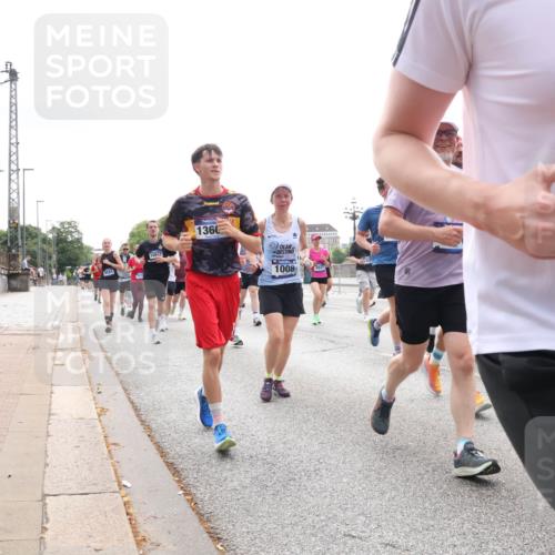 29.06.2025 - hella hamburg halbmarathon Lena Gebhardt http://msf.ph/oto/8290871 29.06.2025 10:36:19 Lombardsbrücke 10527, 1360, 1008, 4937, 6092, 1008, 1010, 1036, 1102, 1183, 1224, 1775, 1780, 1835, 2124, 2520, 2827, 2870, 3398, 3401, 3404, 3428, 3598, 3699, 3741, 3877, 3990, 4245, 4326, 4413, 4442, 4798, 4937, 5012, 5246, 5427, 5540, 5573, 5666, 5747, 5809, 5919, 6092, 6093, 6184, 6190, 6417, 6667, 6845, 6896, 7086, 7111, 7140, 7275, 7575, 7576, 7632, 8356, 8498, 8530, 8581, 8945, 8947, 9115, 9117, 9229, 9432, 17807, 18152 meine-sportfotos.de