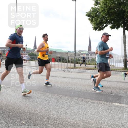 29.06.2025 - hella hamburg halbmarathon Lena Gebhardt http://msf.ph/oto/8290898 29.06.2025 10:21:14 Lombardsbrücke 1658, 7221, 19, 125, 1028, 1266, 1401, 1658, 2271, 2383, 2635, 2815, 2923, 2945, 2956, 2986, 3122, 3161, 3247, 3453, 3813, 3817, 3825, 3826, 4082, 4350, 4786, 5041, 5061, 5373, 5395, 5493, 5767, 6103, 6275, 6308, 6608, 6844, 7228, 7375, 7522, 7553, 7608, 7781, 8095, 8113, 8724, 8726, 8844, 9005, 9011, 9100, 9108, 9236, 9499, 9501, 9624, 9981, 10350, 10374, 10585, 10602, 11145, 11698, 12175, 12694, 12844, 13057, 13508 meine-sportfotos.de