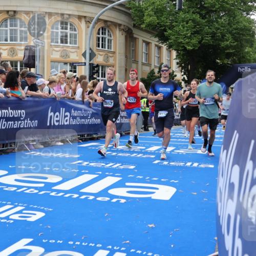 29.06.2025 - hella hamburg halbmarathon Strokosch-Dieckow http://msf.ph/oto/8290925 29.06.2025 10:50:00 Ziel 1216, 1321, 1507, 2020, 2540, 3562, 3692, 3852, 7100, 7657, 8313, 8454, 9031, 9213, 9303, 9491, 9965, 12203, 12271, 12527, 12733, 13225, 13282, 13758, 14257, 16403, 16716, 16732, 16887, 18228, 18657, 18658, 18884, 19112 meine-sportfotos.de