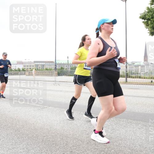 29.06.2025 - hella hamburg halbmarathon Lena Gebhardt http://msf.ph/oto/8290928 29.06.2025 10:55:47 Lombardsbrücke 3244, 1005, 1616, 1873, 1917, 2793, 3101, 3115, 3157, 3244, 3268, 3577, 4265, 4470, 4473, 4628, 4896, 5040, 5220, 5222, 5306, 5483, 5487, 5575, 5994, 6055, 6056, 6113, 6257, 6494, 6594, 7516, 7548, 7616, 7680, 7969, 8110, 8527, 8532, 8533, 8626, 8648, 9548, 9614, 9618, 9838, 9857, 9858, 9861, 9865, 9956, 10094, 10436, 10438, 10449, 10559, 10593, 10640, 10885, 11109, 11903, 11962, 11963, 12695, 12902, 14727, 16385 meine-sportfotos.de