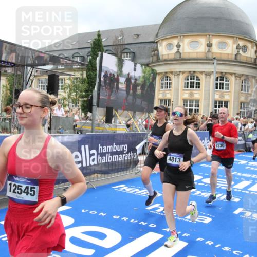 29.06.2025 - hella hamburg halbmarathon Michael Strokosch http://msf.ph/oto/8290956 29.06.2025 10:56:14 Ziel 1193, 4594, 4813, 5465, 5492, 5570, 8330, 8639, 9907, 10789, 12545, 14363, 15484, 16113, 16634, 17468, 17640, 17642 meine-sportfotos.de
