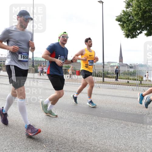 29.06.2025 - hella hamburg halbmarathon Lena Gebhardt http://msf.ph/oto/8290961 29.06.2025 10:21:15 Lombardsbrücke 1703, 1658, 9108, 2986, 1028, 1266, 1401, 1658, 2271, 2383, 2635, 2815, 2923, 2945, 2956, 2986, 3122, 3161, 3247, 3453, 3770, 3813, 3817, 3825, 3826, 4082, 4350, 4697, 4786, 5041, 5061, 5373, 5395, 5412, 5493, 5767, 6103, 6275, 6308, 6844, 7228, 7375, 7522, 7553, 7608, 7781, 8095, 8113, 8724, 8726, 8844, 9005, 9011, 9100, 9108, 9236, 9499, 9501, 9532, 9624, 9981, 10374, 10585, 10602, 11145, 11698, 12175, 12694, 12844, 13057, 13508 meine-sportfotos.de
