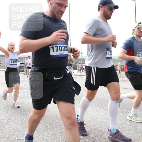 29.06.2025 - hella hamburg halbmarathon Lena Gebhardt http://msf.ph/oto/8291067 29.06.2025 10:21:15 Lombardsbrücke 12395, 14819, 17035, 16, 9108, 1028, 1266, 1401, 1658, 2271, 2383, 2635, 2815, 2923, 2945, 2956, 2986, 3122, 3161, 3247, 3453, 3770, 3813, 3817, 3825, 3826, 4082, 4350, 4697, 4786, 5041, 5061, 5373, 5395, 5412, 5493, 5767, 6103, 6275, 6308, 6844, 7228, 7375, 7522, 7553, 7608, 7781, 8095, 8113, 8724, 8726, 8844, 9005, 9011, 9100, 9108, 9236, 9499, 9501, 9532, 9624, 9981, 10374, 10585, 10602, 11145, 11698, 12175, 12694, 12844, 13057, 13508 meine-sportfotos.de
