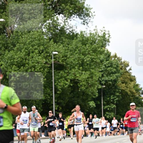29.06.2025 - hella hamburg halbmarathon Dr. Thomas Lammeyer http://msf.ph/oto/8291116 29.06.2025 10:37:21 Kennedybrücke 1078, 1199, 1324, 1373, 1732, 1879, 1995, 2059, 2085, 2384, 2838, 3221, 3341, 3422, 3560, 3653, 3871, 4030, 4096, 4164, 4446, 4555, 5156, 5180, 5581, 5917, 6773, 6861, 6999, 7705, 8175, 8595, 8839, 8891, 8993, 9289, 9471, 9591, 9750, 9768, 9780, 10770 meine-sportfotos.de