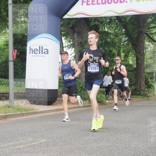 29.06.2025 - hella hamburg halbmarathon KatJ http://msf.ph/oto/8291130 29.06.2025 10:12:42 Zwischen KM18-KM19 35, 52, 6559 meine-sportfotos.de