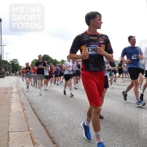 29.06.2025 - hella hamburg halbmarathon Lena Gebhardt http://msf.ph/oto/8291151 29.06.2025 10:36:19 Lombardsbrücke 13679, 8581, 3699, 1360, 1640, 15876, 13600, 1008, 1010, 1036, 1102, 1183, 1224, 1775, 1780, 1835, 2124, 2520, 2827, 2870, 3398, 3401, 3404, 3428, 3598, 3699, 3741, 3877, 3990, 4245, 4326, 4413, 4442, 4798, 4937, 5012, 5246, 5427, 5540, 5573, 5666, 5747, 5809, 5919, 6092, 6093, 6184, 6190, 6417, 6667, 6845, 6896, 7086, 7111, 7140, 7275, 7575, 7576, 7632, 8356, 8498, 8530, 8581, 8945, 8947, 9115, 9117, 9229, 9432, 17807, 18152 meine-sportfotos.de
