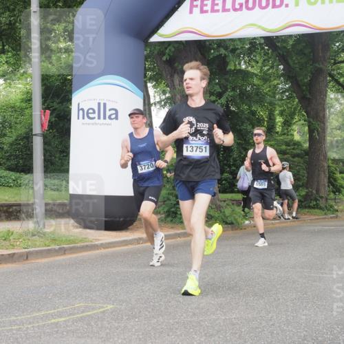 29.06.2025 - hella hamburg halbmarathon KatJ http://msf.ph/oto/8291174 29.06.2025 10:12:42 Zwischen KM18-KM19 35, 52, 6559 meine-sportfotos.de