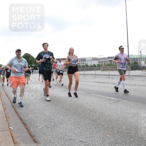 29.06.2025 - hella hamburg halbmarathon Lena Gebhardt http://msf.ph/oto/8291193 29.06.2025 10:46:41 Lombardsbrücke 1073, 1286, 1363, 1371, 1375, 1429, 1465, 1608, 1720, 1837, 1999, 2162, 2211, 2320, 2500, 2556, 2697, 2981, 3277, 3406, 3407, 3469, 3734, 3823, 4119, 4202, 4296, 4342, 4355, 4448, 4604, 5697, 5700, 5796, 5854, 5953, 6068, 6124, 6161, 6740, 7303, 7364, 7368, 7374, 7412, 7767, 7827, 7960, 7983, 8047, 8477, 8486, 8551, 8553, 8684, 8700, 9129, 9337, 9691, 10153, 10230, 11361, 12298, 12333, 12507, 12522, 13969, 14261, 15852, 16882, 16987 meine-sportfotos.de