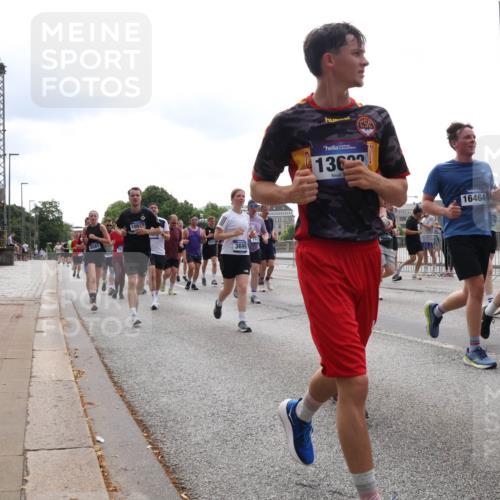 29.06.2025 - hella hamburg halbmarathon Lena Gebhardt http://msf.ph/oto/8291205 29.06.2025 10:36:19 Lombardsbrücke 8581, 105, 7, 3699, 136, 16464, 1008, 1010, 1036, 1102, 1183, 1224, 1775, 1780, 1835, 2124, 2520, 2827, 2870, 3398, 3401, 3404, 3428, 3598, 3699, 3741, 3877, 3990, 4245, 4326, 4413, 4442, 4798, 4937, 5012, 5246, 5427, 5540, 5573, 5666, 5747, 5809, 5919, 6092, 6093, 6184, 6190, 6417, 6667, 6845, 6896, 7086, 7111, 7140, 7275, 7575, 7576, 7632, 8356, 8498, 8530, 8581, 8945, 8947, 9115, 9117, 9229, 9432, 17807, 18152 meine-sportfotos.de