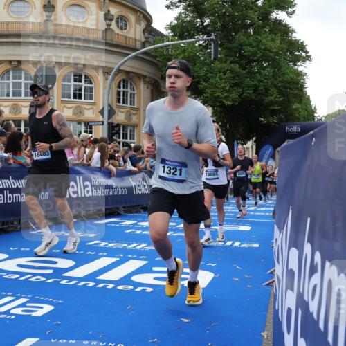 29.06.2025 - hella hamburg halbmarathon Strokosch-Dieckow http://msf.ph/oto/8291245 29.06.2025 10:50:04 Ziel 1119, 1216, 1321, 1507, 2020, 3296, 3562, 3692, 3852, 7100, 7176, 7657, 8313, 9031, 9213, 9303, 9965, 11607, 12203, 12235, 12271, 13225, 13282, 13758, 14257, 16403, 18228, 18657, 18658, 18884, 19112 meine-sportfotos.de