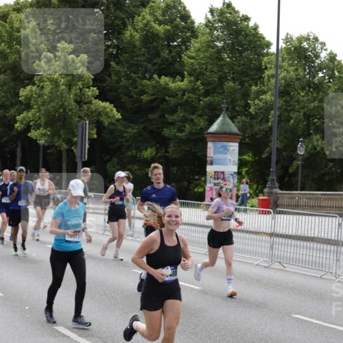 29.06.2025 - hella hamburg halbmarathon Jannik Wohlers http://msf.ph/oto/8291255 29.06.2025 10:36:14 Lombardsbrücke 1224, 1948, 2124, 2588, 3428, 4084, 4618, 4762, 5747, 6156, 6190, 6667, 7632, 8499, 8945, 9115, 9500, 9694, 9701, 9918, 10123, 10487, 10984, 11672, 12493, 12605, 12770, 12775, 13092, 13106, 13265, 13266, 13445, 13657, 13704, 13902, 13903, 15077, 15568, 15707, 15805, 16228, 16239, 16977, 17018, 17156, 17807, 18152, 18174, 18226, 18482, 18488, 18644, 18646, 18918, 18929 meine-sportfotos.de