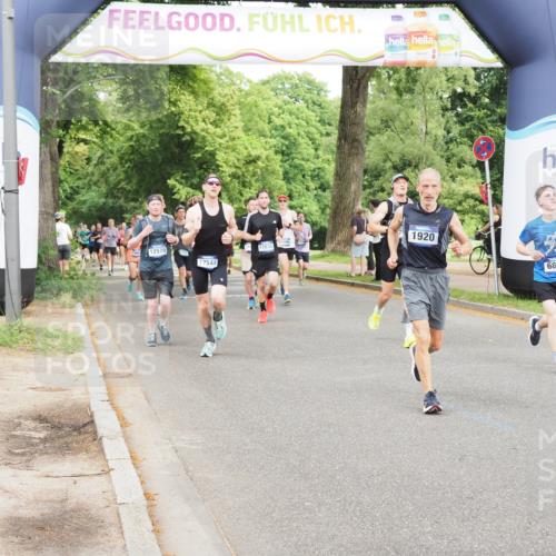 29.06.2025 - hella hamburg halbmarathon MichiJ http://msf.ph/oto/8291266 29.06.2025 10:33:37 Zwischen KM18-KM19 1920, 2188, 2470, 4277, 6819, 6831, 7087, 9105, 12161, 14462, 15365, 16725, 16803, 17544, 17835, 17960, 18810 meine-sportfotos.de