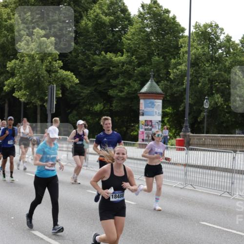 29.06.2025 - hella hamburg halbmarathon Jannik Wohlers http://msf.ph/oto/8291269 29.06.2025 10:36:14 Lombardsbrücke 1224, 1948, 2124, 2588, 3428, 4084, 4618, 4762, 5747, 6156, 6190, 6667, 7632, 8499, 8945, 9115, 9500, 9694, 9701, 9918, 10123, 10487, 10984, 11672, 12493, 12605, 12770, 12775, 13092, 13106, 13265, 13266, 13445, 13657, 13704, 13902, 13903, 15077, 15568, 15707, 15805, 16228, 16239, 16977, 17018, 17156, 17807, 18152, 18174, 18226, 18482, 18488, 18644, 18646, 18918, 18929 meine-sportfotos.de