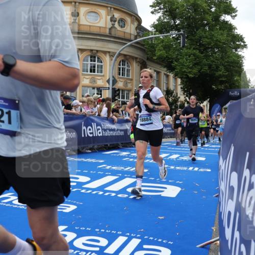 29.06.2025 - hella hamburg halbmarathon Strokosch-Dieckow http://msf.ph/oto/8291285 29.06.2025 10:50:05 Ziel 1119, 1216, 1321, 1507, 2020, 3296, 3562, 3692, 3852, 7100, 7176, 7657, 8313, 9031, 9213, 9303, 9965, 10371, 11607, 12203, 12235, 12271, 13225, 13282, 13758, 14257, 16403, 18228, 18657, 18658, 18884, 19112 meine-sportfotos.de