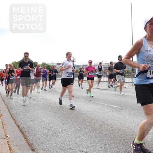 29.06.2025 - hella hamburg halbmarathon Lena Gebhardt http://msf.ph/oto/8291293 29.06.2025 10:36:20 Lombardsbrücke 8581, 757, 10, 18518, 3699, 4937, 21, 100, 164, 1008, 1010, 1036, 1102, 1183, 1224, 1775, 1780, 1835, 2124, 2520, 2870, 3398, 3401, 3404, 3428, 3598, 3699, 3741, 3877, 3990, 4245, 4326, 4413, 4442, 4798, 4937, 5012, 5246, 5427, 5540, 5573, 5666, 5747, 5809, 5919, 6092, 6093, 6184, 6190, 6417, 6667, 6845, 6896, 7086, 7111, 7140, 7275, 7575, 7576, 7632, 8356, 8498, 8530, 8581, 8945, 8947, 9115, 9117, 9229, 9432, 17156, 17807, 18152 meine-sportfotos.de
