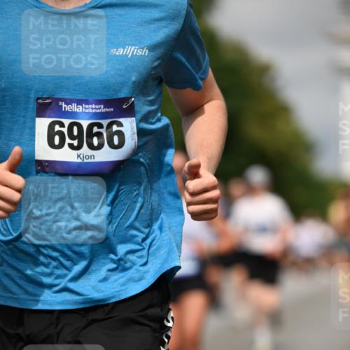 29.06.2025 - hella hamburg halbmarathon Dr. Thomas Lammeyer http://msf.ph/oto/8291319 29.06.2025 10:16:05 Kennedybrücke 1062, 1249, 1790, 1850, 1851, 2963, 2964, 3182, 3248, 3262, 3746, 3837, 4453, 4499, 5166, 5176, 6822, 6871, 6966, 7370, 7474, 8206, 8207, 9119, 9253, 9254, 9405 meine-sportfotos.de