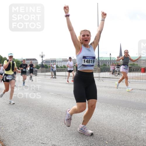 29.06.2025 - hella hamburg halbmarathon Lena Gebhardt http://msf.ph/oto/8291324 29.06.2025 10:21:16 Lombardsbrücke 17341, 12395, 11775, 14819, 7228, 1028, 1266, 1401, 1658, 2271, 2383, 2635, 2815, 2923, 2945, 2956, 2986, 3122, 3161, 3247, 3453, 3770, 3813, 3817, 3825, 3826, 4082, 4350, 4697, 4786, 5041, 5061, 5373, 5395, 5412, 5493, 5767, 6103, 6275, 6308, 6844, 7228, 7375, 7522, 7553, 7608, 7781, 8095, 8113, 8724, 8726, 8844, 9005, 9011, 9100, 9108, 9236, 9499, 9501, 9532, 9624, 9981, 10374, 10585, 10602, 10874, 11145, 11698, 12175, 12694, 12844, 13057, 13508 meine-sportfotos.de